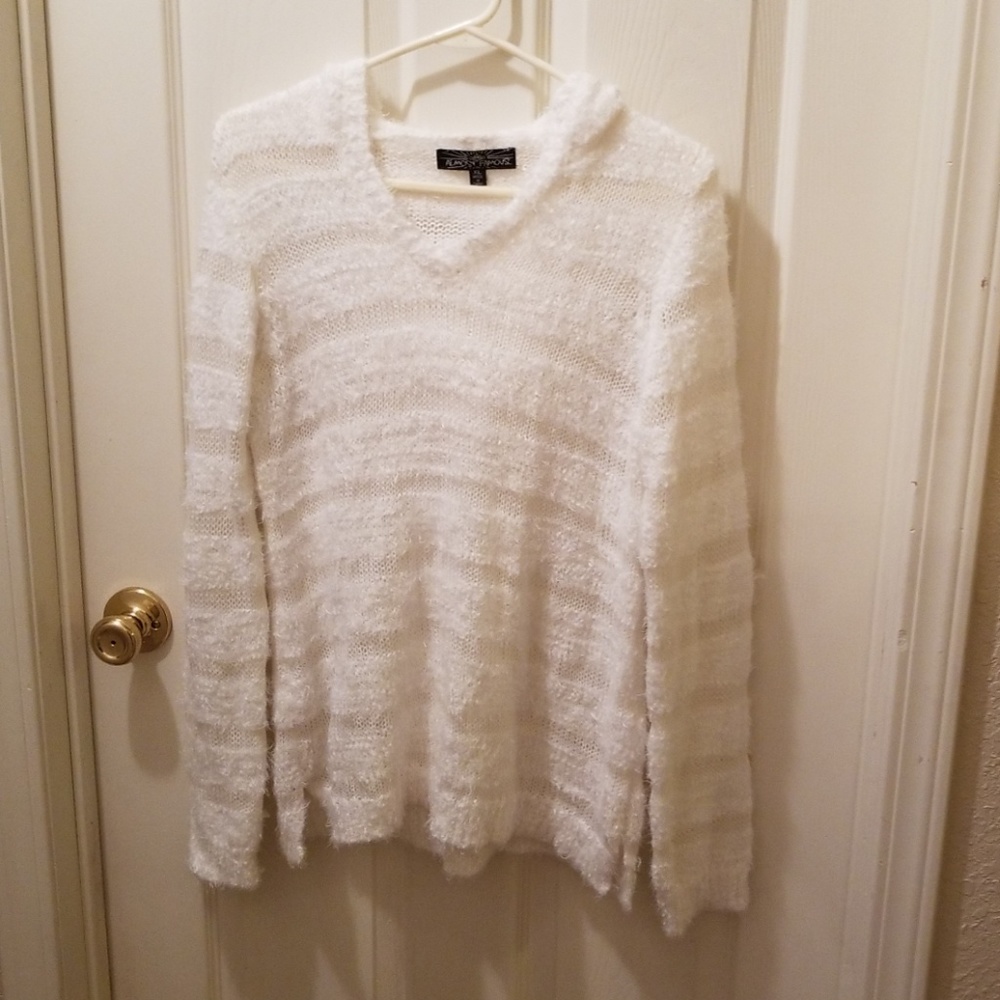 Hooded sweater